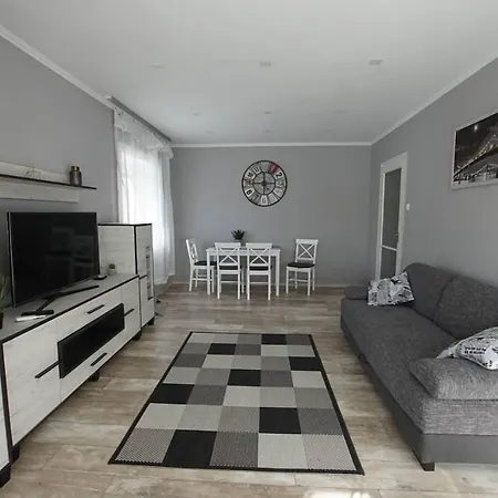 Apartment Kis Becsi Apartman *