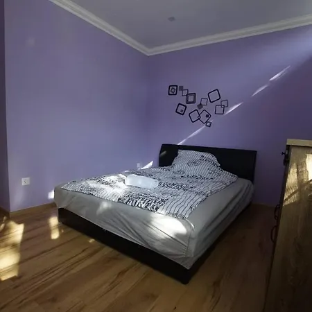 Kis Becsi Apartman Apartment *